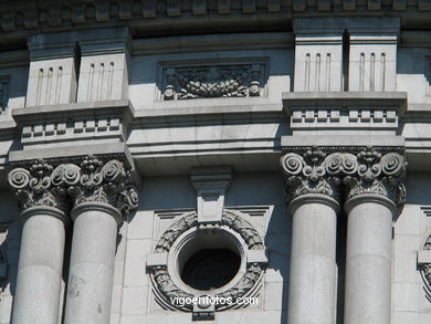 Teatro Garc�a Barb�n (Centro Cultural Caixanova)  - Antonio Palacios (1913) (CALLE POLICARPO SANZ). 