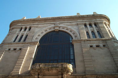 Teatro Garc�a Barb�n (Centro Cultural Caixanova)  - Antonio Palacios (1913) (CALLE POLICARPO SANZ). 
