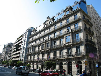Casas de Oya  - Miguel Pacewicz (1904) (AVDA GARCIA BARBON). 