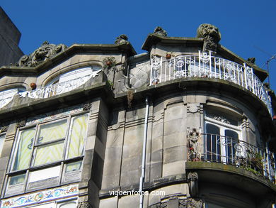Edificio de Saturnino Garc�a  - Manuel G�mez Rom�n (1912) (PLAZA COMPOSTELA). 