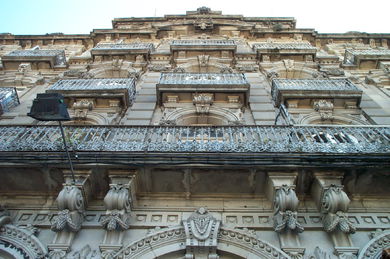 Edificio Bonín - Jenaro de la Fuente Domínguez (1910) (CALLE AREAL).