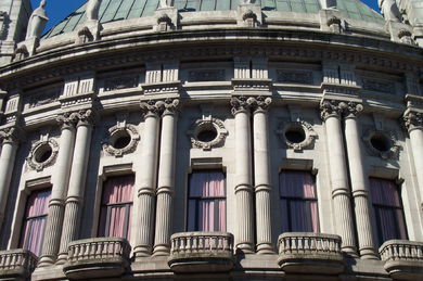 Teatro García Barbón (Centro Cultural Caixanova) - Antonio Palacios (1913) (CALLE POLICARPO SANZ).