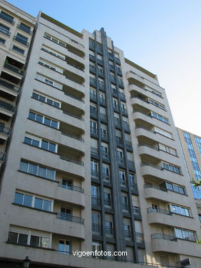 Edificio Curbera  - Francisco Castro Represas (1939) (AVDA GARCIA BARBON). 
