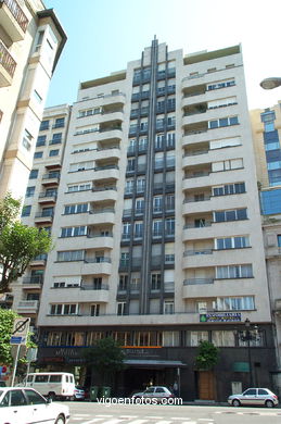 Edificio Curbera  - Francisco Castro Represas (1939) (AVDA GARCIA BARBON). 