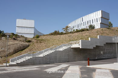 Zona Comercial (Enric Miralles). Ciudad Universitaria. 