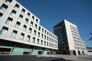 Edificio de la Xunta (Esteve Bonell, Josep María Gil). Edificio Xunta de Galicia.