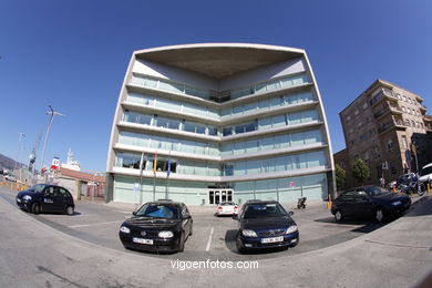 Edificio de la Xunta (Esteve Bonell, Josep María Gil). Edificio Xunta de Galicia.