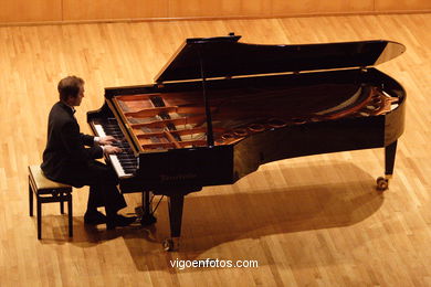 RAUL SANTOS - PIANO - XERACIÓN 2000+5
