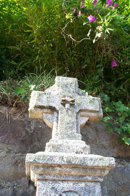 STONE CROSSES OF TEIS AND LAVADORES