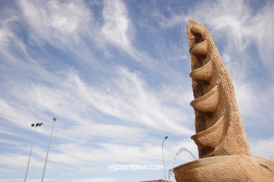 SCULPTURE TO STONE MASONS. SCULPTURES AND SCULPTORS. VIGO