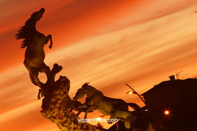 MONUMENTO Aos CAVALOS. JUAN OLIVEIRA VIEITEZ. ESCULTURAS E ESCULTORES. VIGO