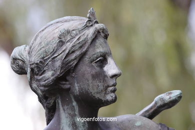 MONUMENT TO ELDUAYEN. SCULPTURES AND SCULPTORS. VIGO