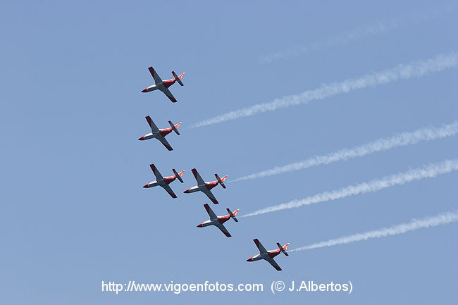 FOTOS DE AVIONES PATRULLA ÁGUILA F18 EXHIBICIÓN AÉREA VIGO