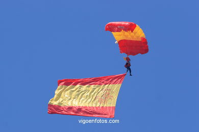 Paracaidistas de la PAPEA. Exhibiciones aéreas.