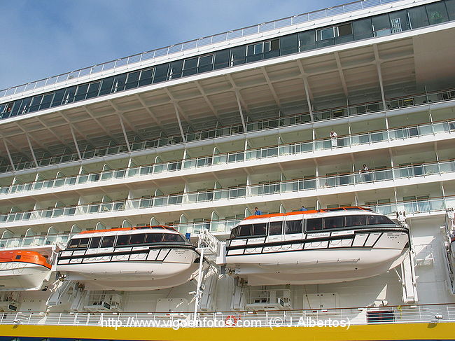 PHOTOS OF CONSTELLATION - CRUISE SHIP - VIGO BAY. GALICIA. VISIT SPAIN ...