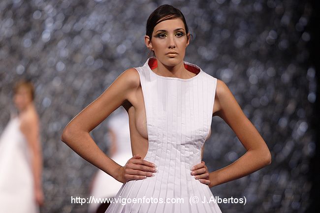 FOTOS DE DISEÑADORA: CAROLINA GONZÁLEZ GARCÍA. PASARELA DE MODA TESOIRA