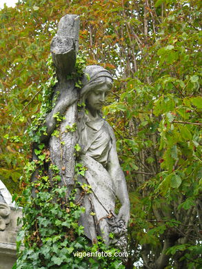 ESCULTURA FUNERARIA EN EL CEMENTERIO DE PEREIRÓ. ESCULTURAS Y ESCULTORES. VIGO