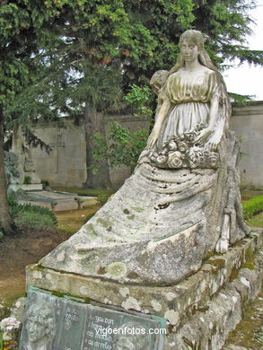 ESCULTURA FUNERARIA EN EL CEMENTERIO DE PEREIRÓ. ESCULTURAS Y ESCULTORES. VIGO