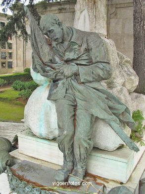 ESCULTURA FUNERARIA EN EL CEMENTERIO DE PEREIRÓ. ESCULTURAS Y ESCULTORES. VIGO