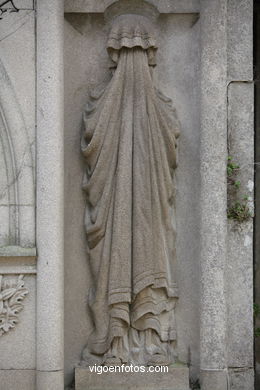 ESCULTURA FUNERARIA EN EL CEMENTERIO DE PEREIRÓ. ESCULTURAS Y ESCULTORES. VIGO