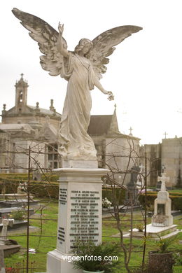 ESCULTURA FUNERARIA EN EL CEMENTERIO DE PEREIRÓ. ESCULTURAS Y ESCULTORES. VIGO