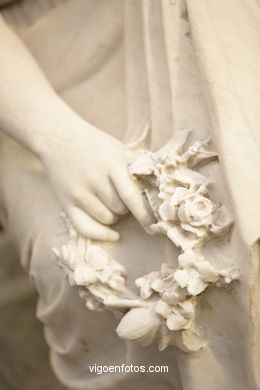 ESCULTURA FUNERARIA EN EL CEMENTERIO DE PEREIRÓ. ESCULTURAS Y ESCULTORES. VIGO