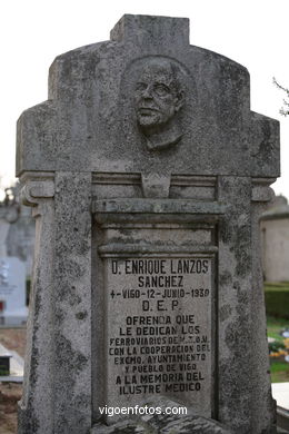 ESCULTURA FUNERARIA EN EL CEMENTERIO DE PEREIRÓ. ESCULTURAS Y ESCULTORES. VIGO