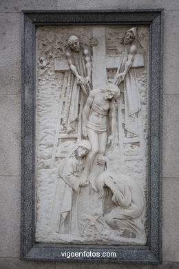 ESCULTURA FUNERARIA EN EL CEMENTERIO DE PEREIRÓ. ESCULTURAS Y ESCULTORES. VIGO