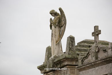 ESCULTURA FUNERARIA EN EL CEMENTERIO DE PEREIRÓ. ESCULTURAS Y ESCULTORES. VIGO