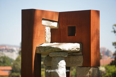 NATURALEZA CON ARTE. EXPOSICIÓN DE ESCULTURA JARDINES PAZO QUIÑONES DE LEÓN (CASTRELOS) VIGO. NATUREZA CON ARTE.