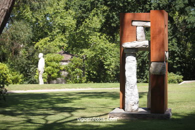 NATURALEZA CON ARTE. EXPOSICIÓN DE ESCULTURA JARDINES PAZO QUIÑONES DE LEÓN (CASTRELOS) VIGO. NATUREZA CON ARTE.