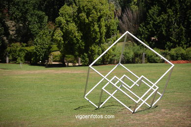 NATURALEZA CON ARTE. EXPOSICIÓN DE ESCULTURA JARDINES PAZO QUIÑONES DE LEÓN (CASTRELOS) VIGO. NATUREZA CON ARTE.