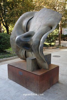 SCULPTURES DE IGOR MITORAJ. SCULPTURES AND SCULPTORS. VIGO