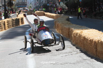 RED BULL AUTOS LOCOS. VIGO 2010. CARRILANAS