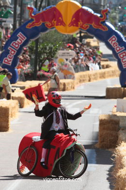 RED BULL AUTOS LOCOS. VIGO 2010. CARRILANAS