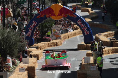 RED BULL AUTOS LOCOS. VIGO 2010. CARRILANAS